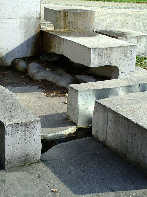 Brunnen aus Naturstein, öffentlicher Auftrag