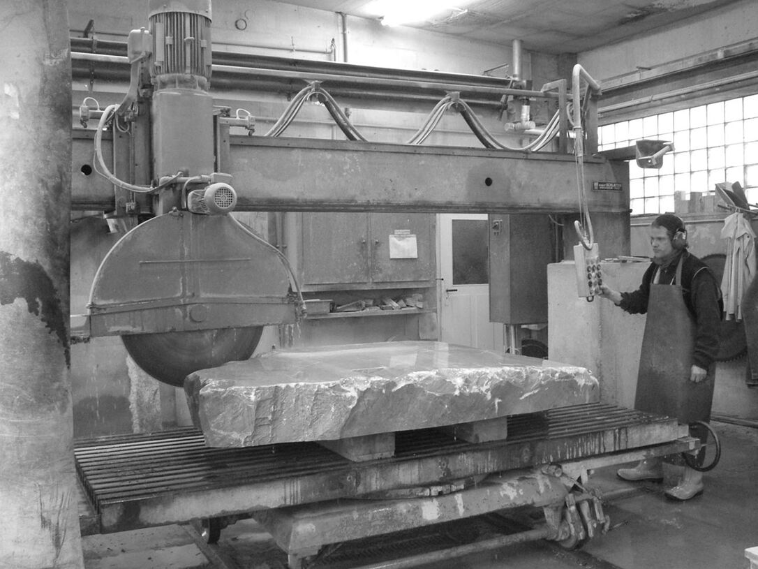In der Werkstatt am Ruhbronnweg, eine Arbeit am Stein