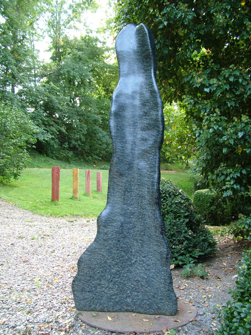 Skulptur aus Naturstein, öffentlicher Raum